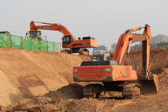 现代建筑的脊梁 一站式了解工程机械车与建筑工程机械的核心体系